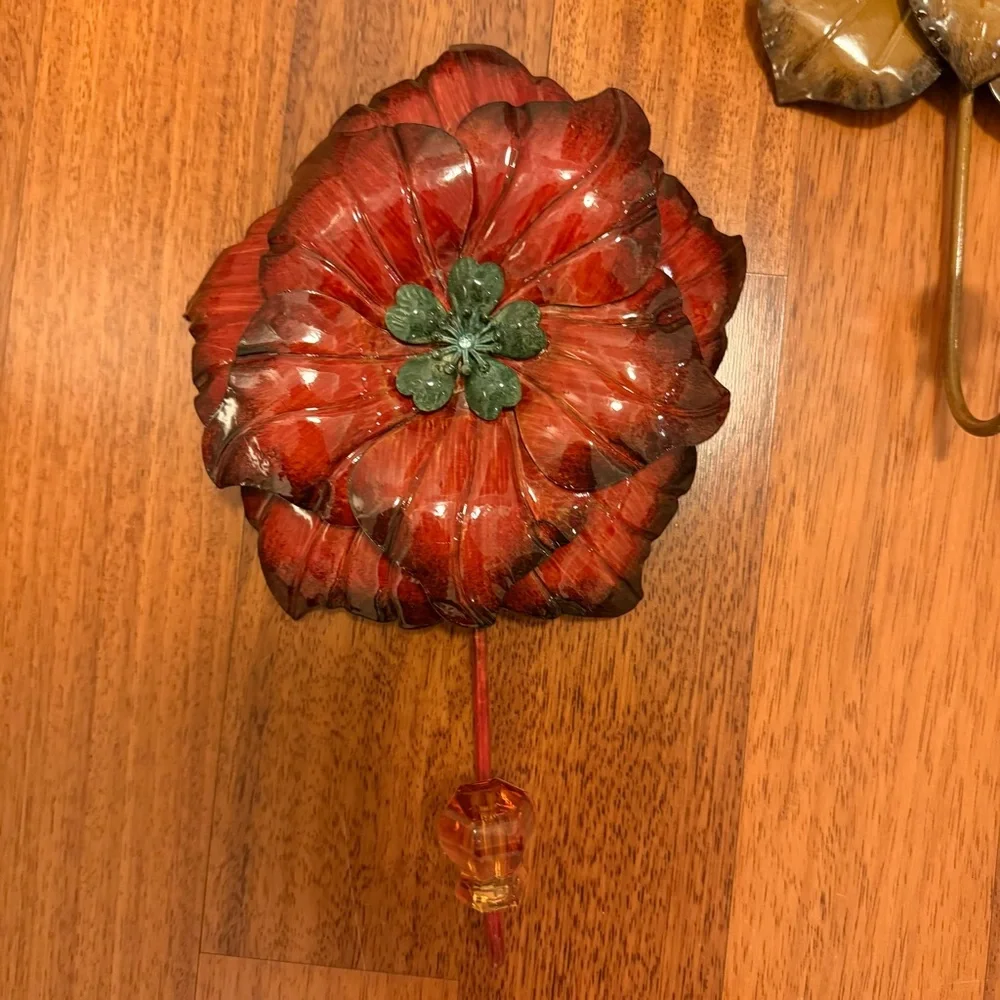 Flower shaped metal hooks